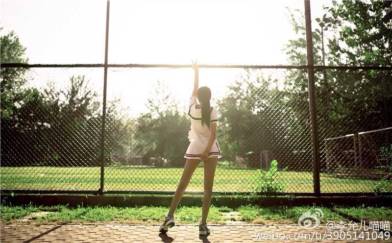 90后校花美女李允微博清纯私拍