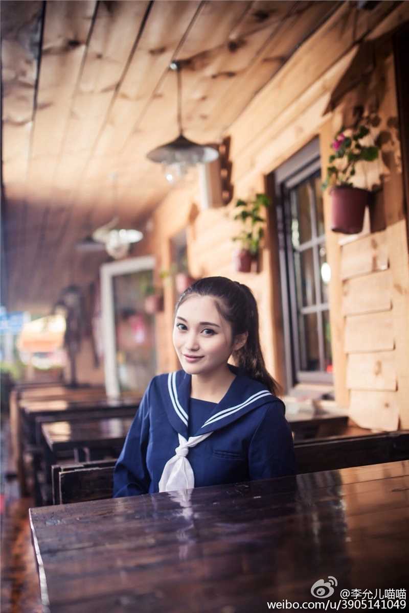 90后校花美女李允微博清纯私拍