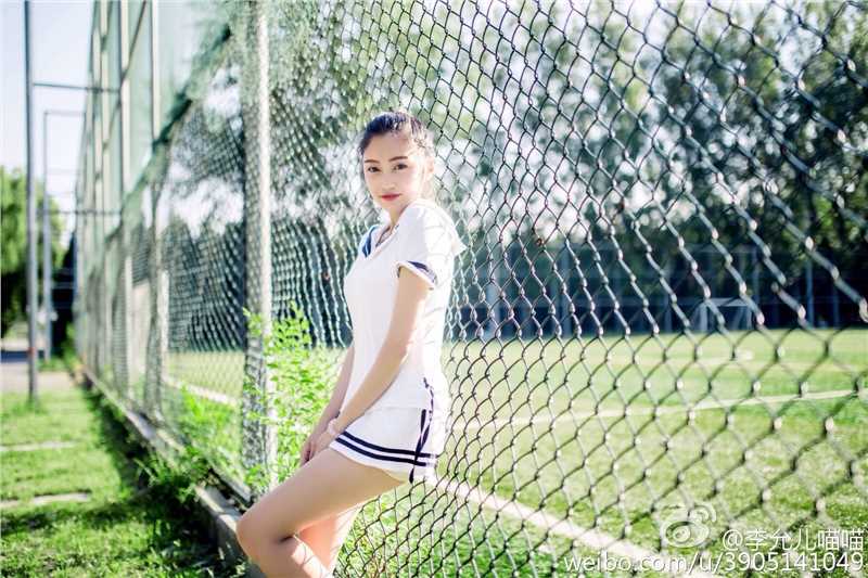 90后校花美女李允微博清纯私拍