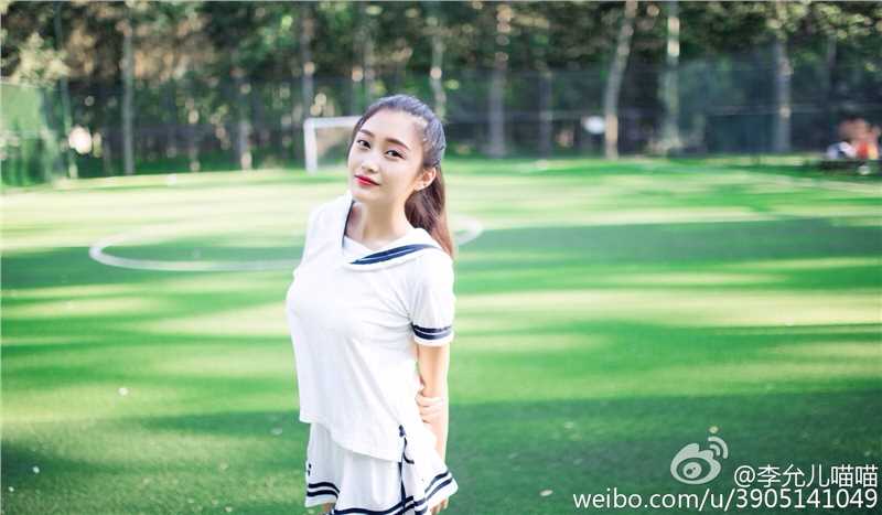 90后校花美女李允微博清纯私拍
