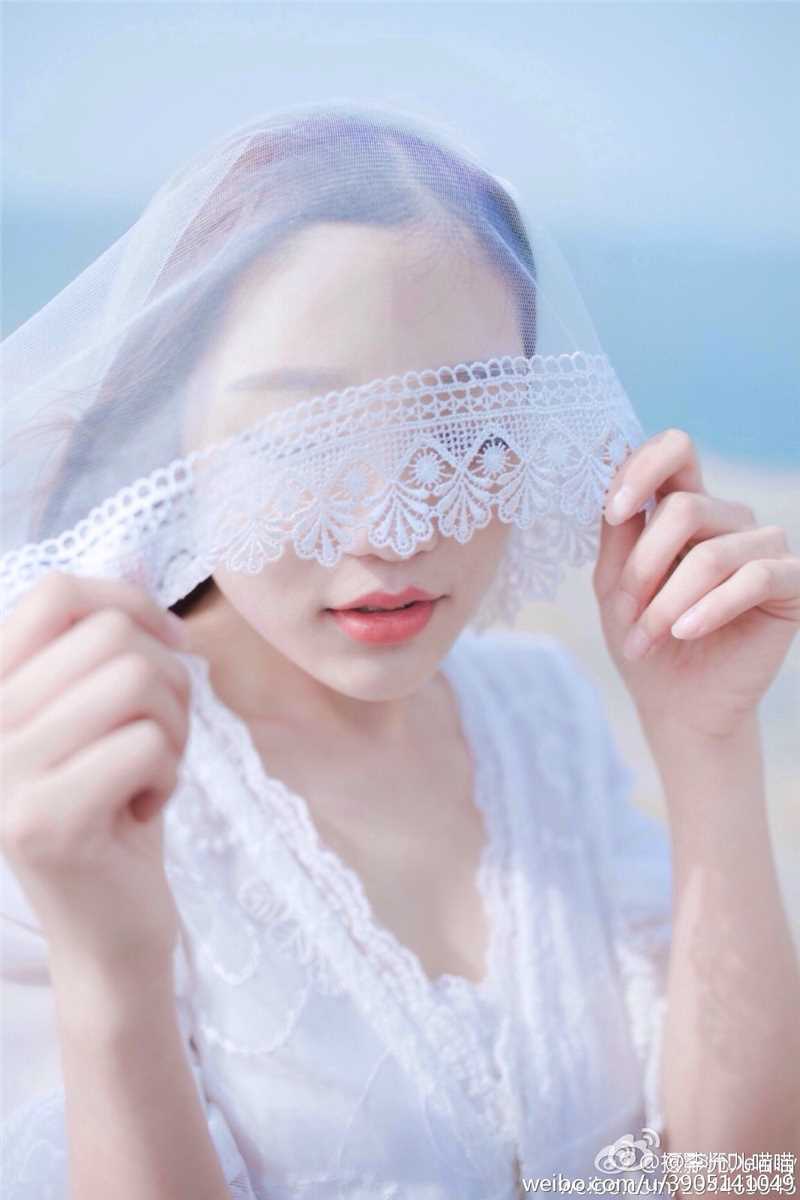 90后校花美女李允微博清纯私拍