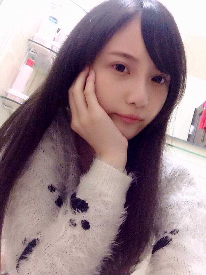 最新台湾学生妹刘坊萱清纯自拍写真图片壁纸