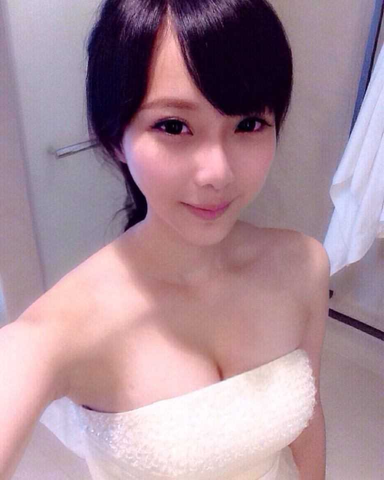 最新台湾学生妹刘坊萱清纯自拍写真图片壁纸