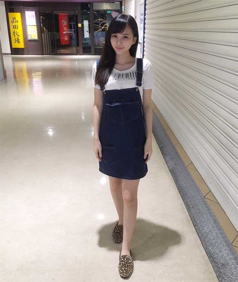 最新台湾学生妹刘坊萱清纯自拍写真图片壁纸
