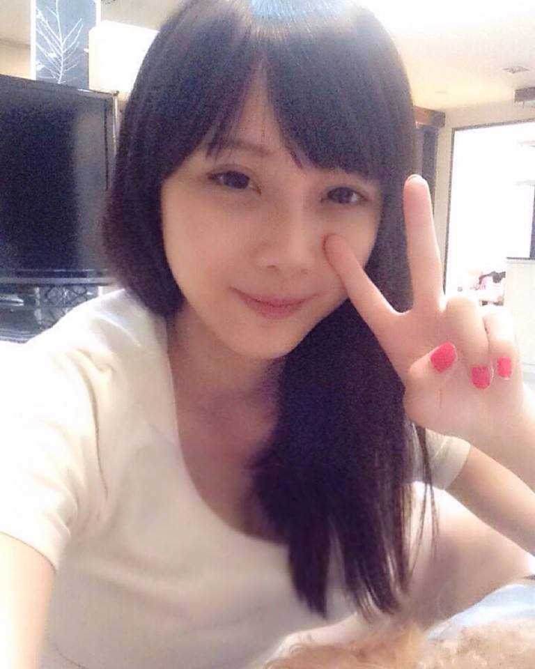 最新台湾学生妹刘坊萱清纯自拍写真图片壁纸