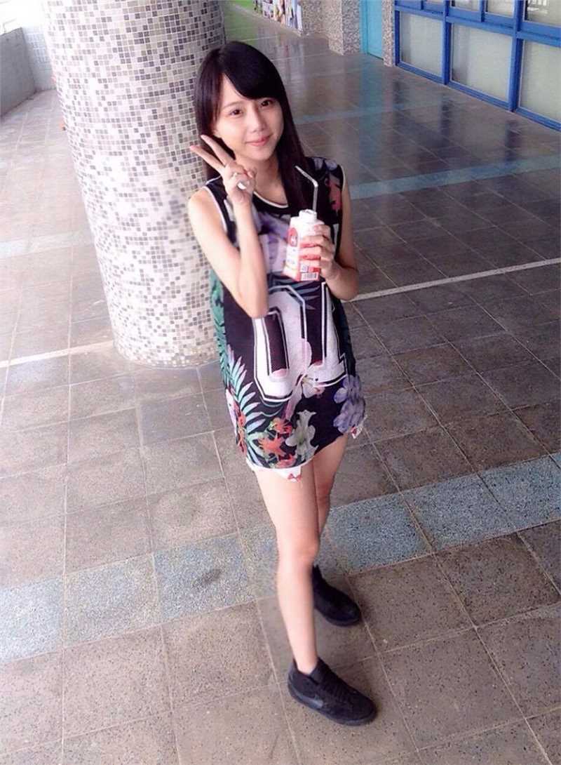 最新台湾学生妹刘坊萱清纯自拍写真图片壁纸