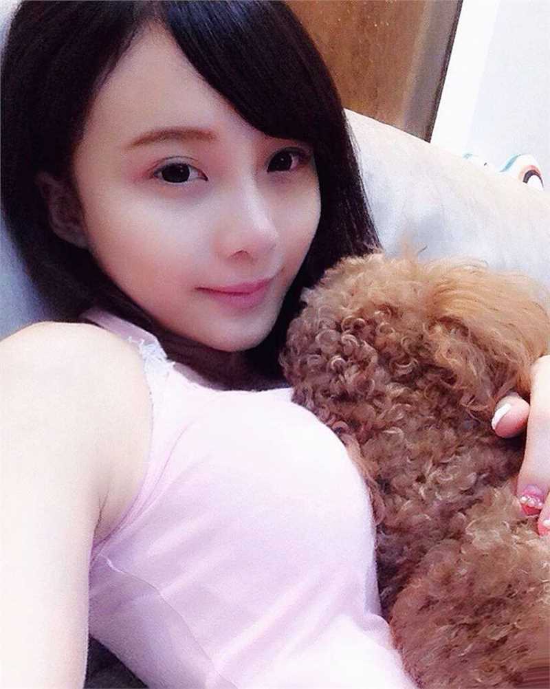 最新台湾学生妹刘坊萱清纯自拍写真图片壁纸