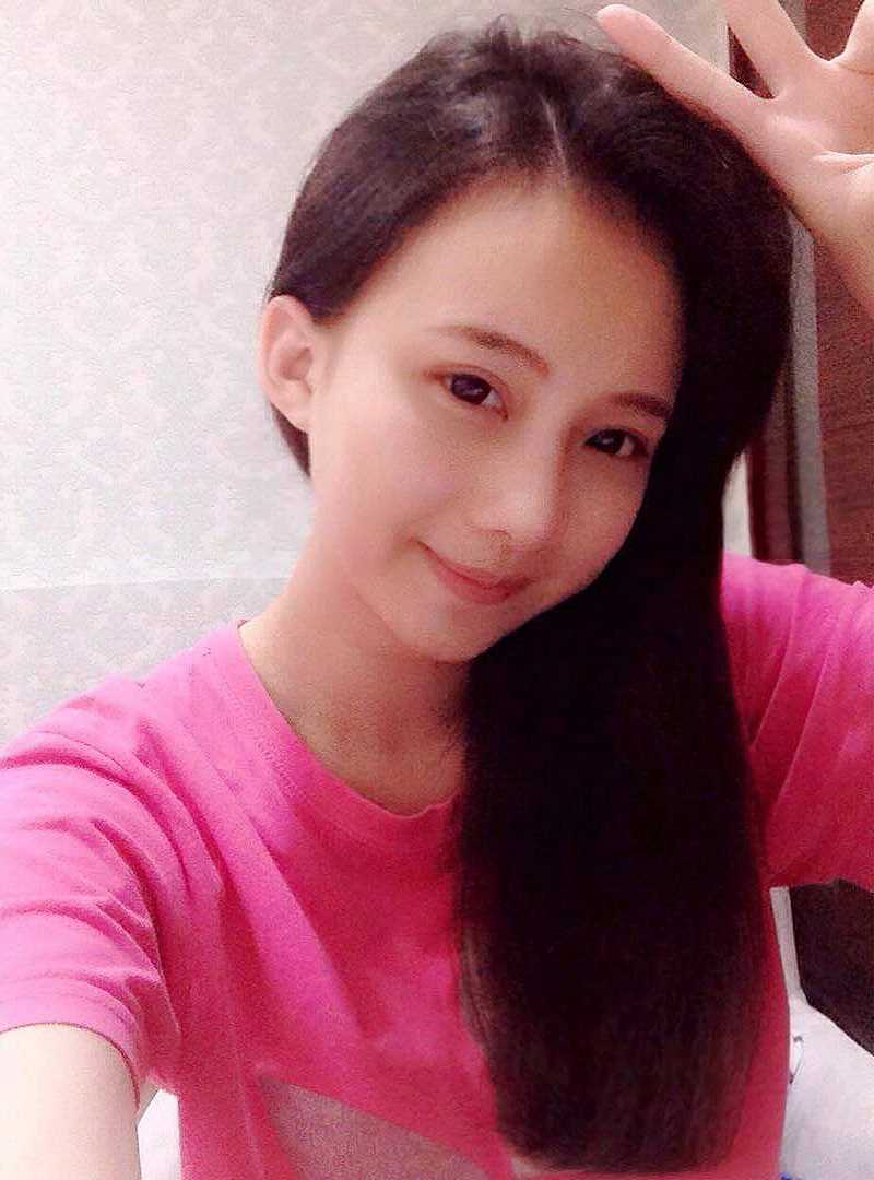 最新台湾学生妹刘坊萱清纯自拍写真图片壁纸