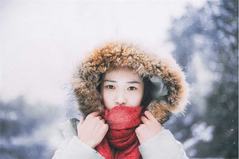 优质清纯丸子头妹子雪中唯美迷人相册