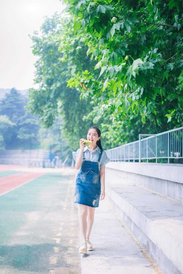 高清夏日校园清纯学妹卖萌图集