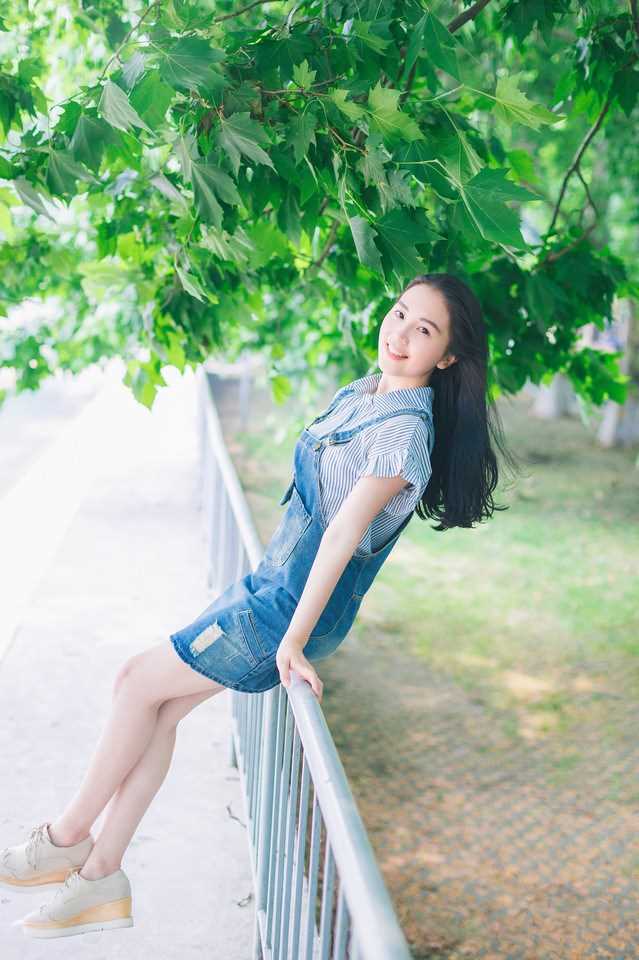高清夏日校园清纯学妹卖萌图集