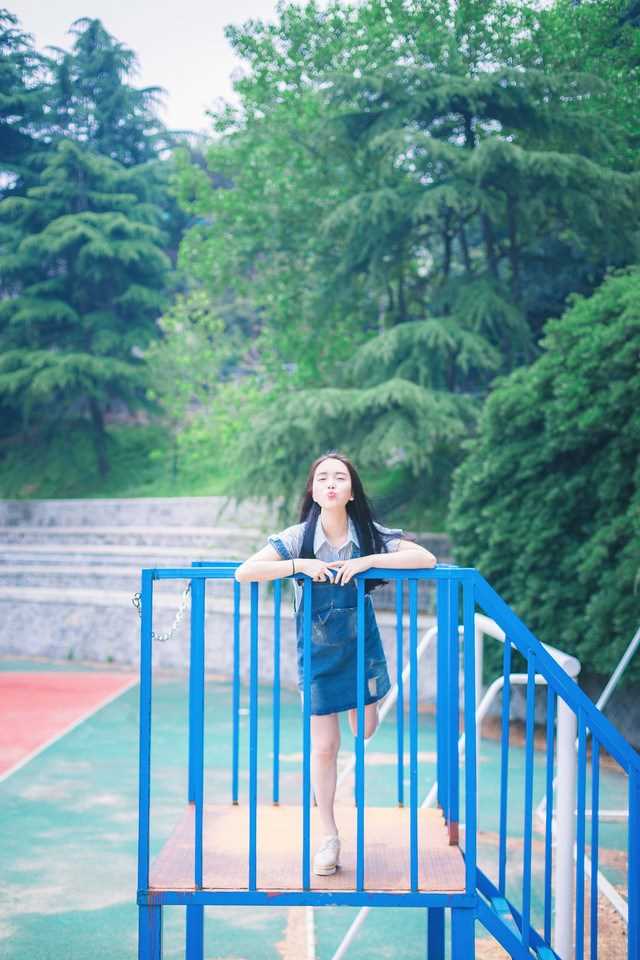 高清夏日校园清纯学妹卖萌图集