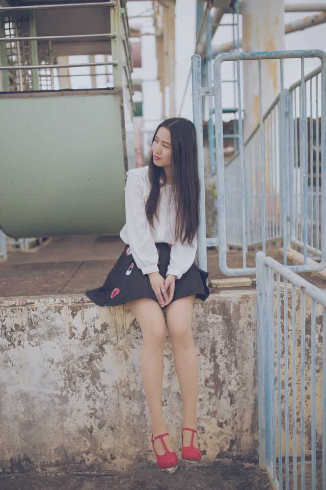 90后清纯美女摩天轮乐园唯美大片