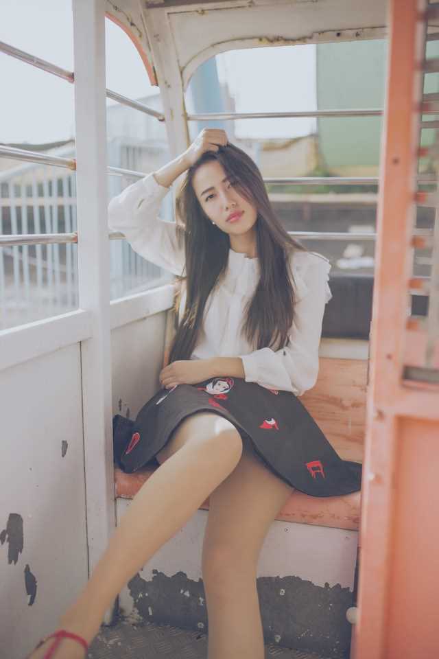 90后清纯美女摩天轮乐园唯美大片