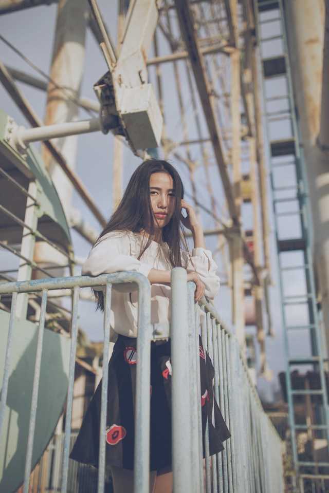 90后清纯美女摩天轮乐园唯美大片