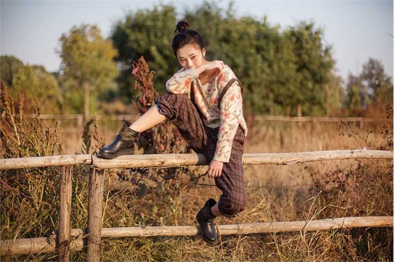 最新唯美清纯美女骑马装帅气图图集