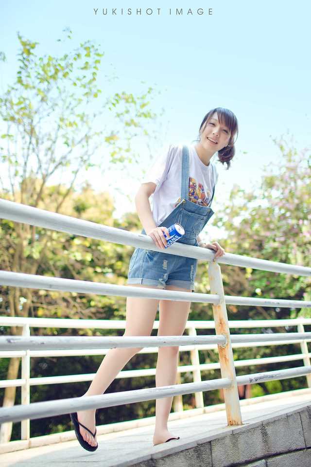 精选清纯萌妹子夏日牛仔背带裤图片图册