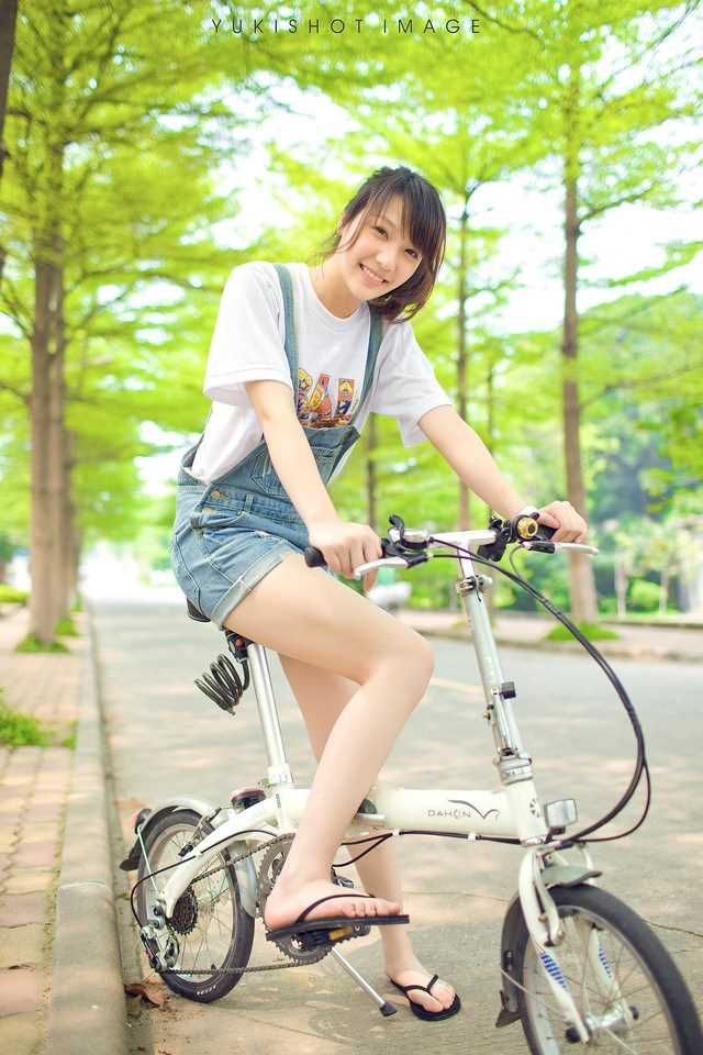 精选清纯萌妹子夏日牛仔背带裤图片图册