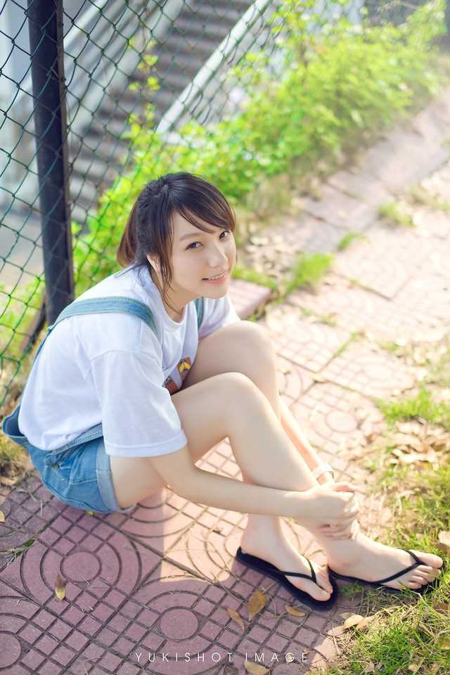 精选清纯萌妹子夏日牛仔背带裤图片图册