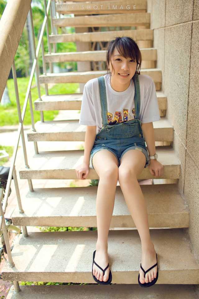 精选清纯萌妹子夏日牛仔背带裤图片图册