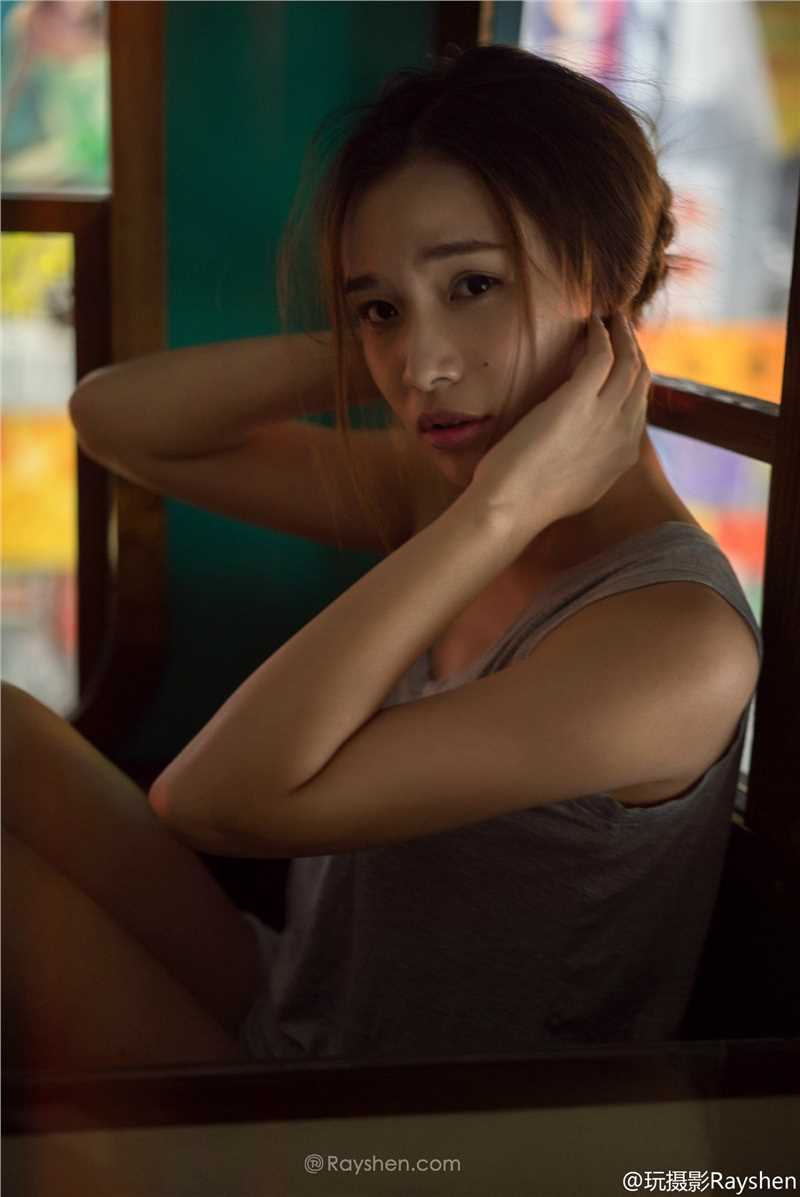 精选清纯短发女生何欢mandy迷人私房照图册