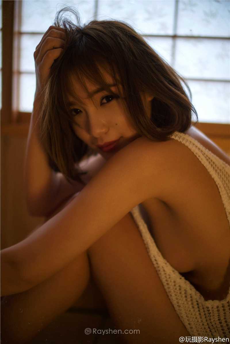 精选清纯短发女生何欢mandy迷人私房照图册