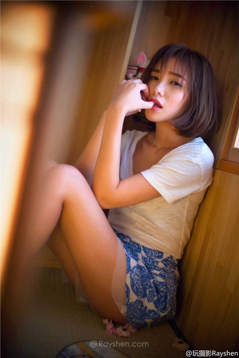 精选清纯短发女生何欢mandy迷人私房照图册