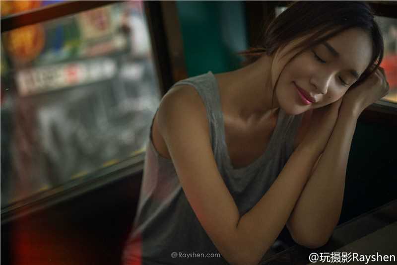 精选清纯短发女生何欢mandy迷人私房照图册