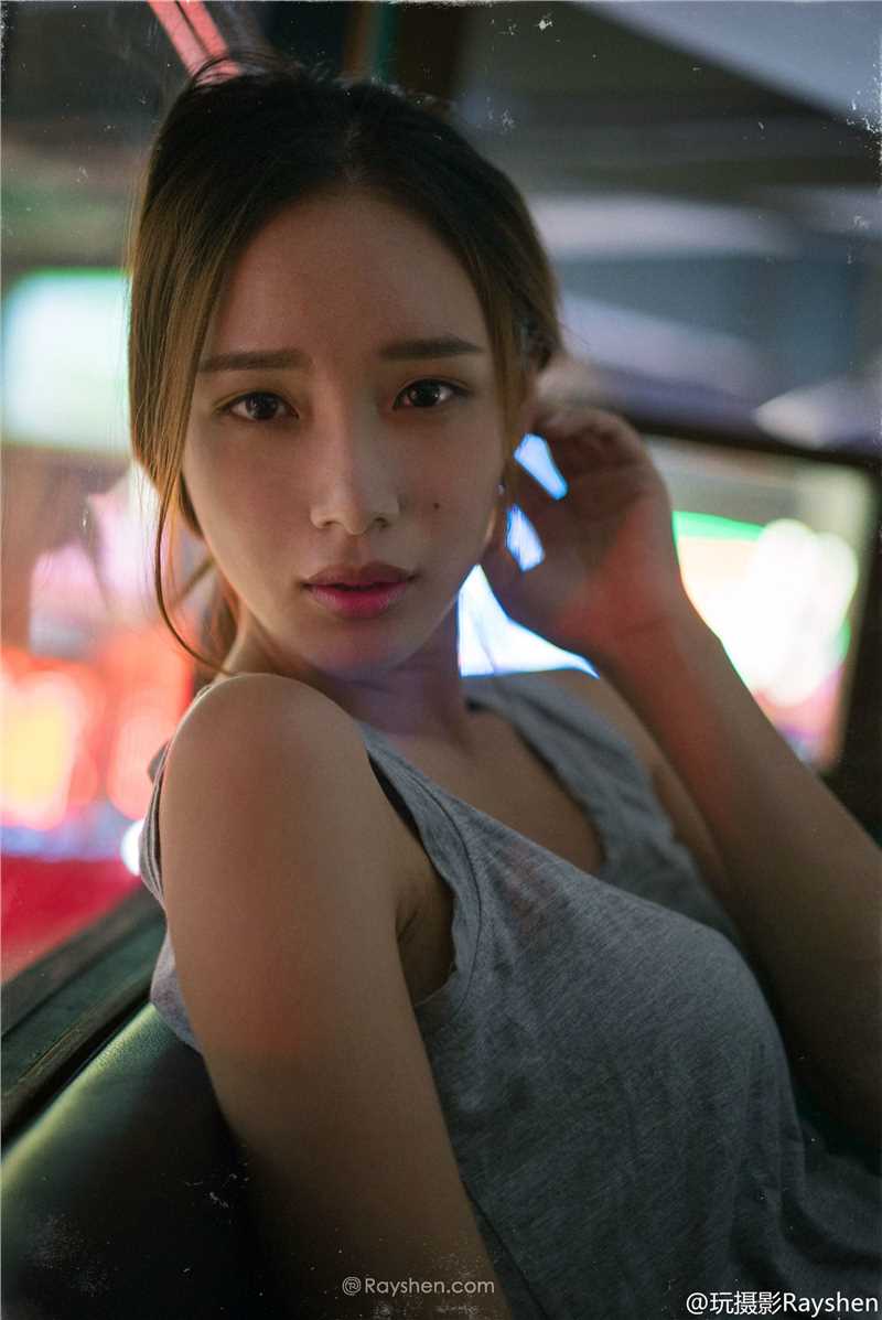 精选清纯短发女生何欢mandy迷人私房照图册