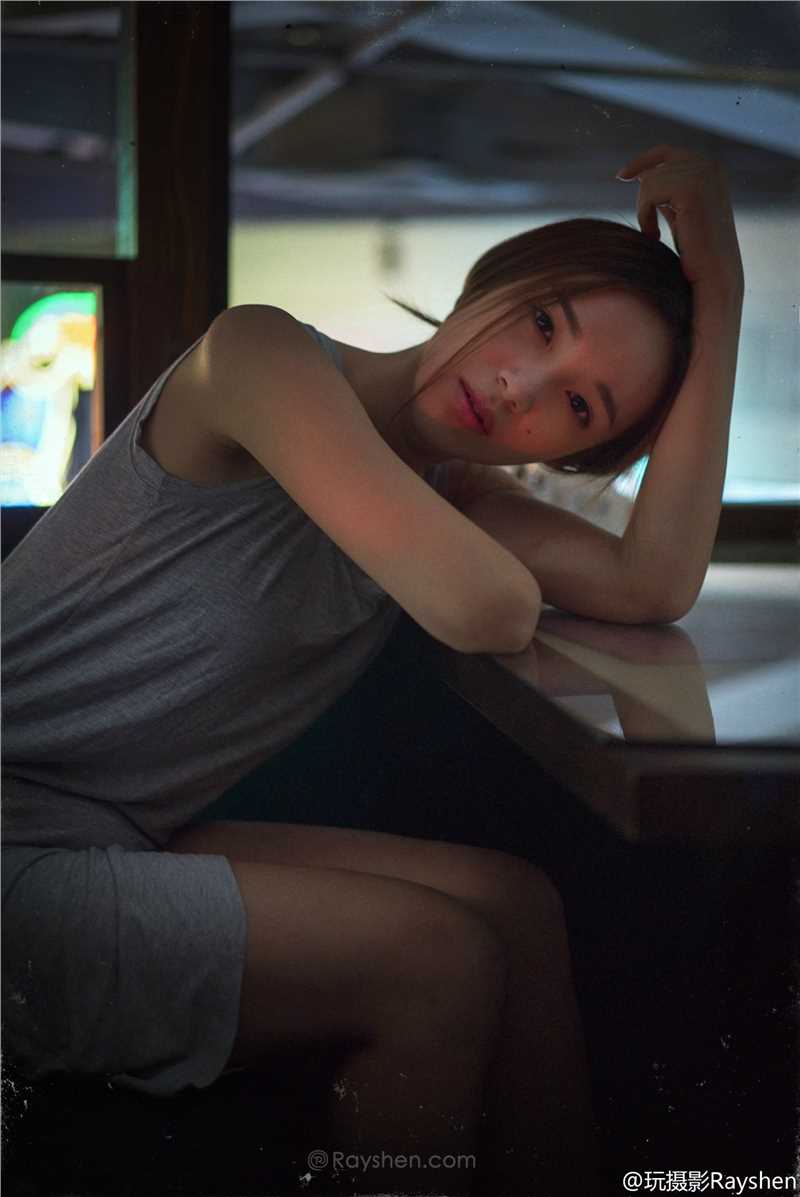 精选清纯短发女生何欢mandy迷人私房照图册