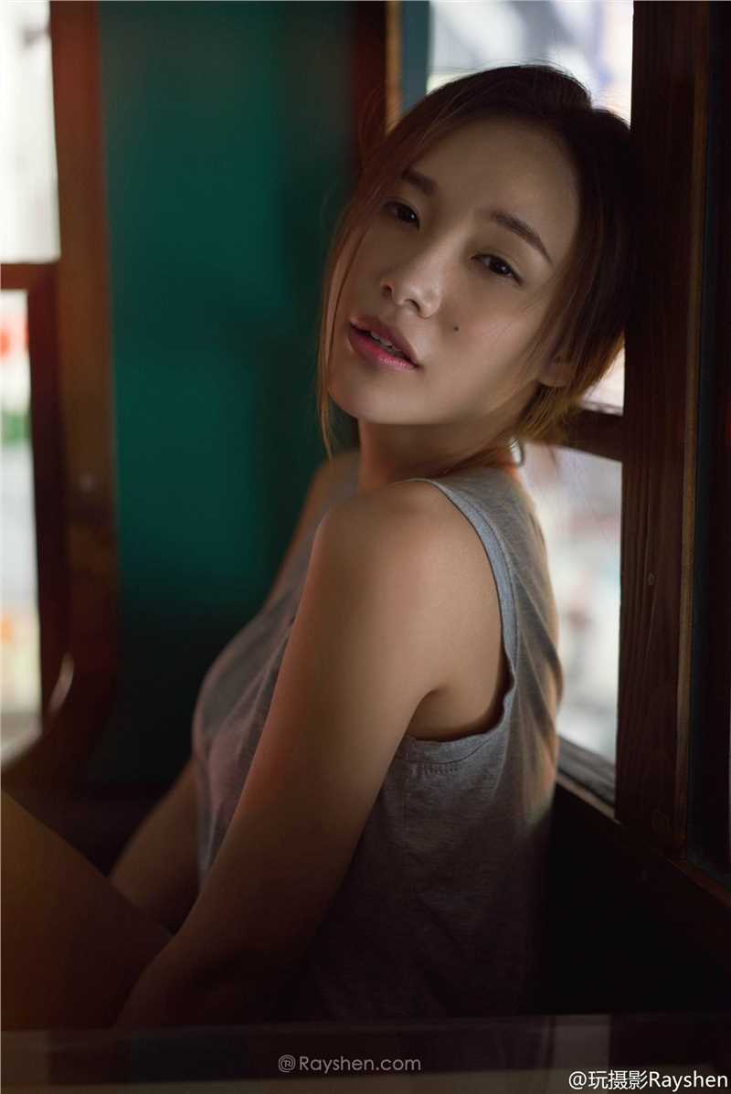 精选清纯短发女生何欢mandy迷人私房照图册