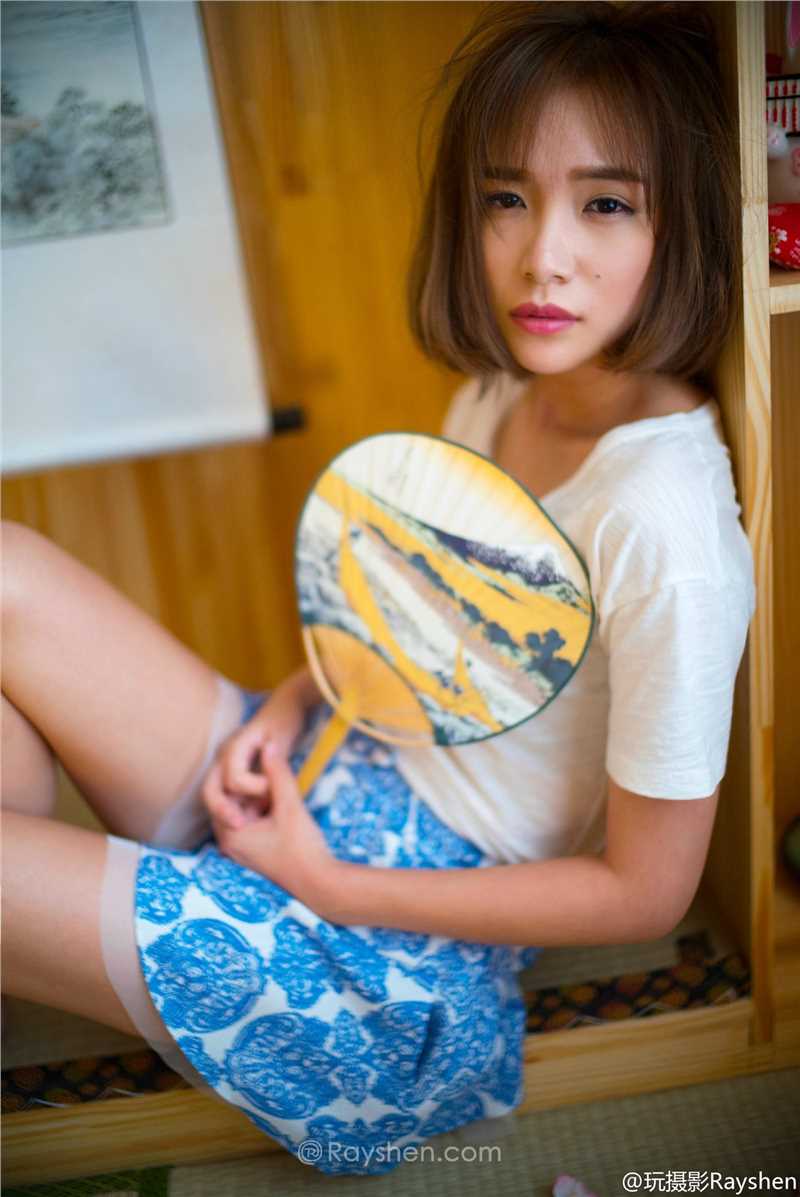 精选清纯短发女生何欢mandy迷人私房照图册