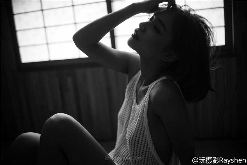 精选清纯短发女生何欢mandy迷人私房照图册