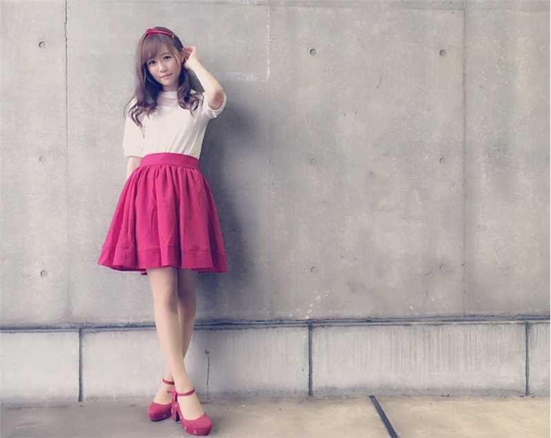 最新清纯偶像込山榛香妩媚内衣迷人图集