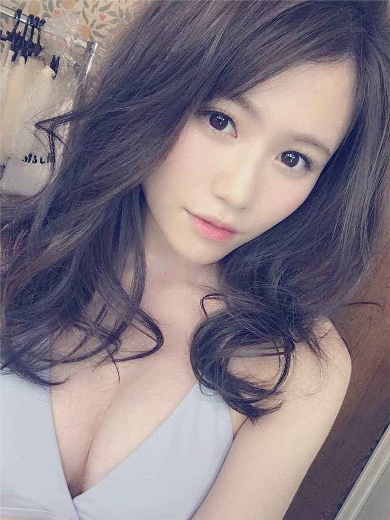 最新清纯偶像込山榛香妩媚内衣迷人图集