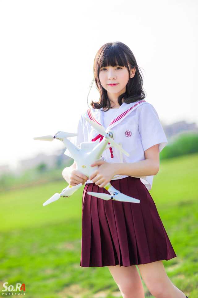 优质清纯美女校花户外甜美迷人写照图片