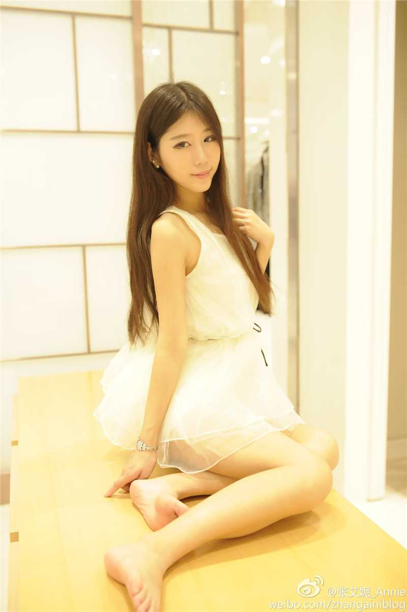 优质清纯可爱美女张艾妮Annie私房超短裙写照相册