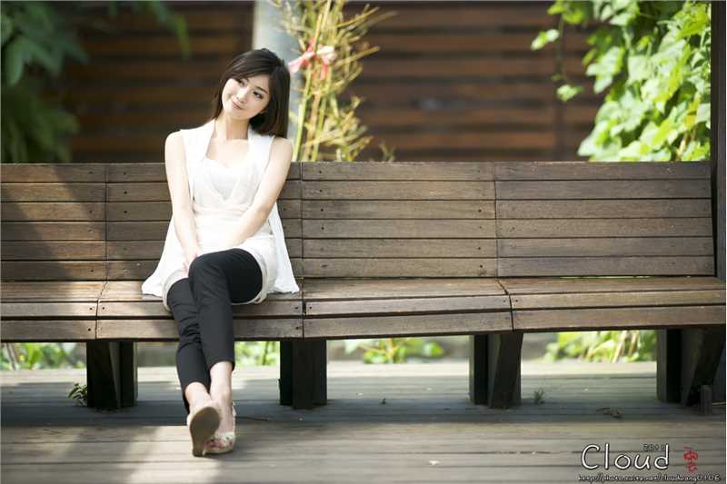 最全清纯可爱美女Emily夏日街拍大片相册