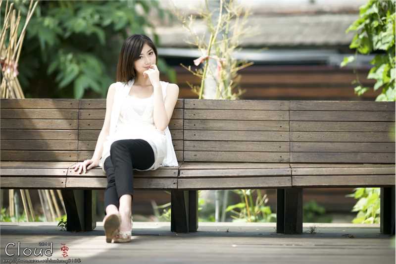 最全清纯可爱美女Emily夏日街拍大片相册