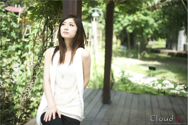 最全清纯可爱美女Emily夏日街拍大片相册