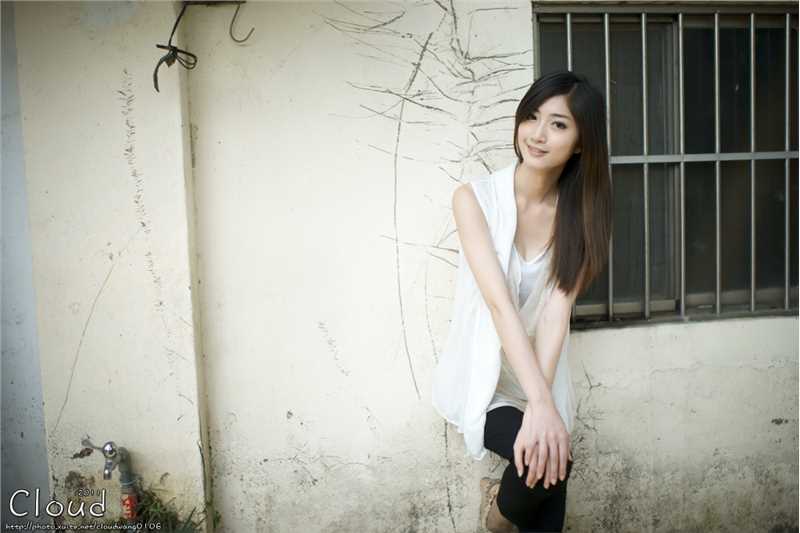 最全清纯可爱美女Emily夏日街拍大片相册