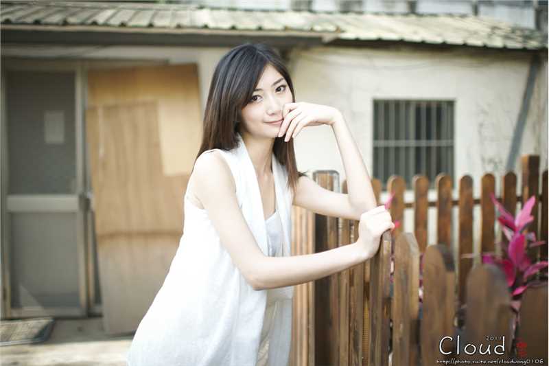 最全清纯可爱美女Emily夏日街拍大片相册