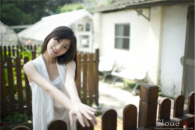 最全清纯可爱美女Emily夏日街拍大片相册