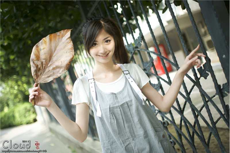 最全清纯可爱美女Emily夏日街拍大片相册