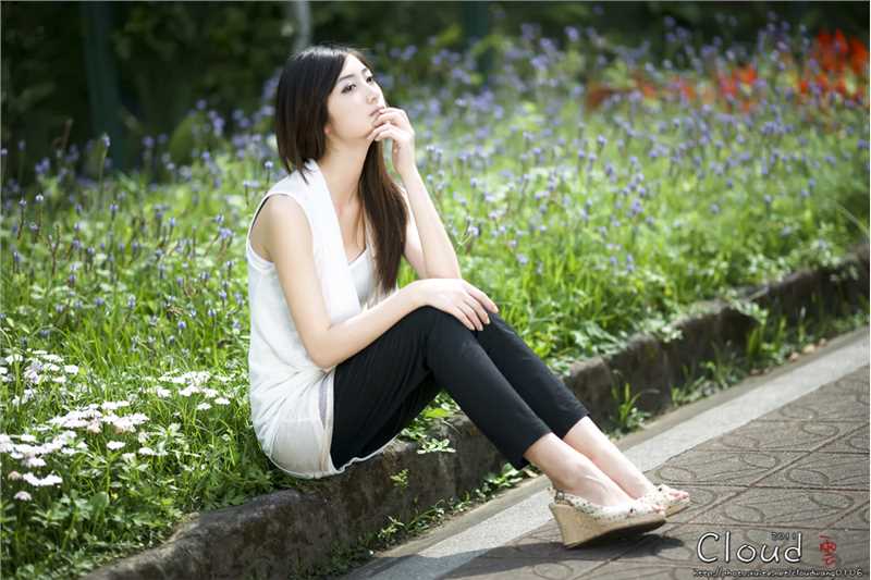 最全清纯可爱美女Emily夏日街拍大片相册