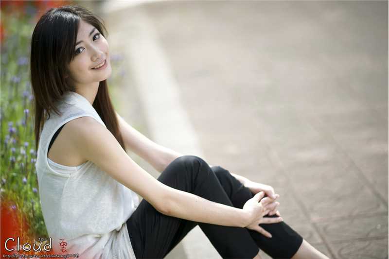 最全清纯可爱美女Emily夏日街拍大片相册