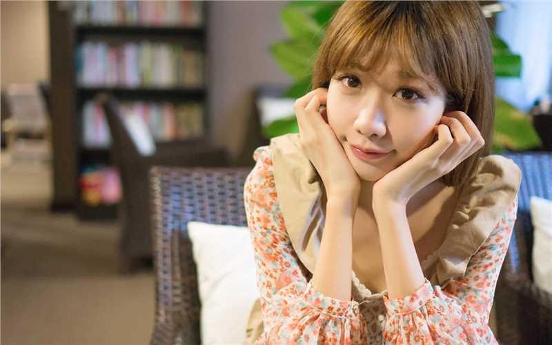 最新清纯美女校花唯美壁纸桌面壁纸