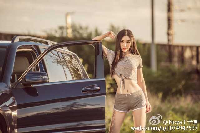 长发飘飘美女王予诺Noya清纯迷人街拍大片