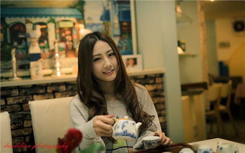 优质冬日清纯长发美女桌面壁纸相册