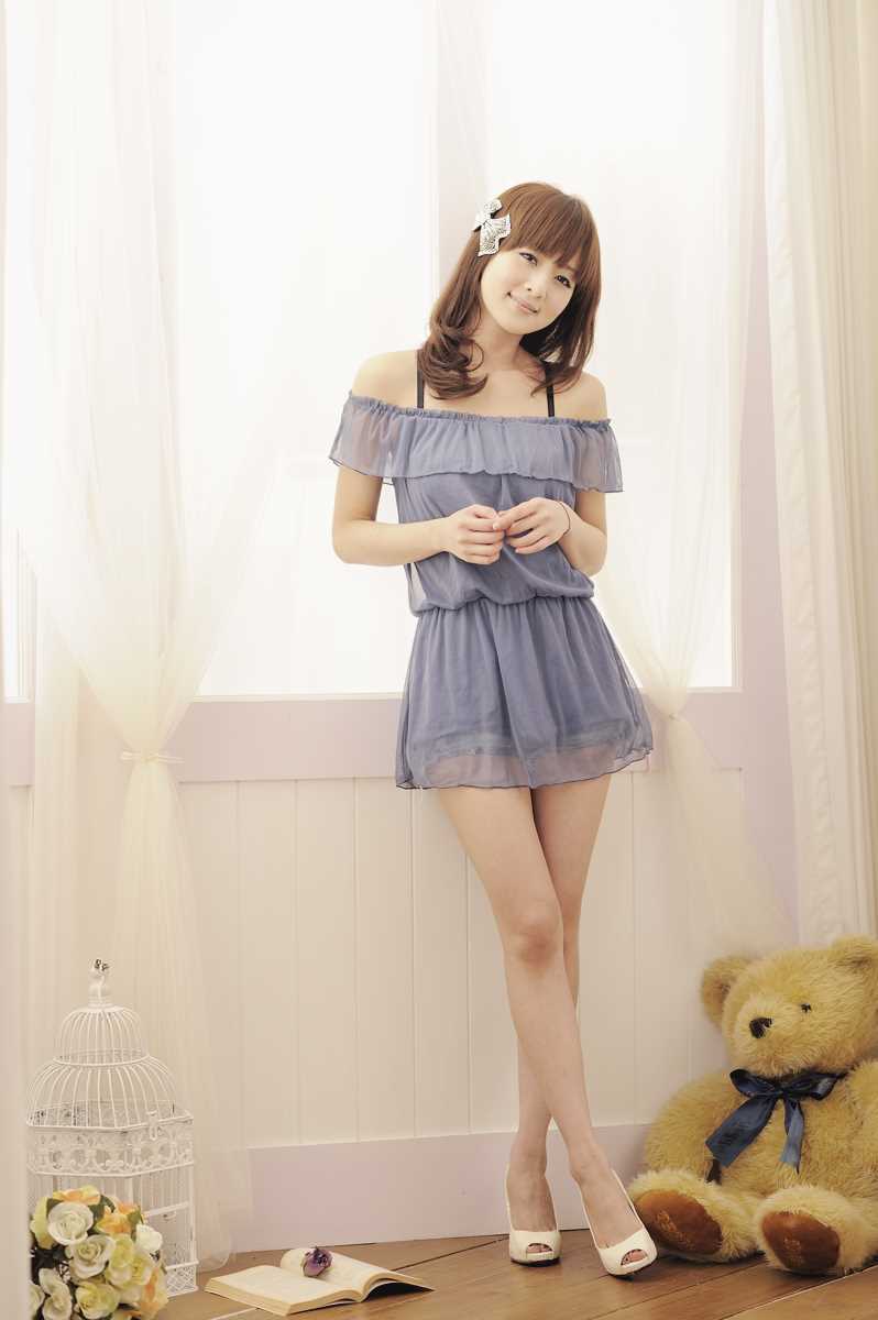 精选90后清纯美女果子闺房超短裙照图册